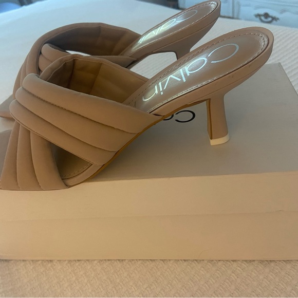 Calvin Klein Fire 2 New in box size 6 - Picture 2 of 5